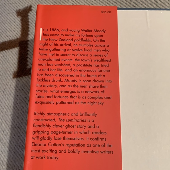 The Luminariess by Eleanor Catton
832 pages. - Picture 4 of 9